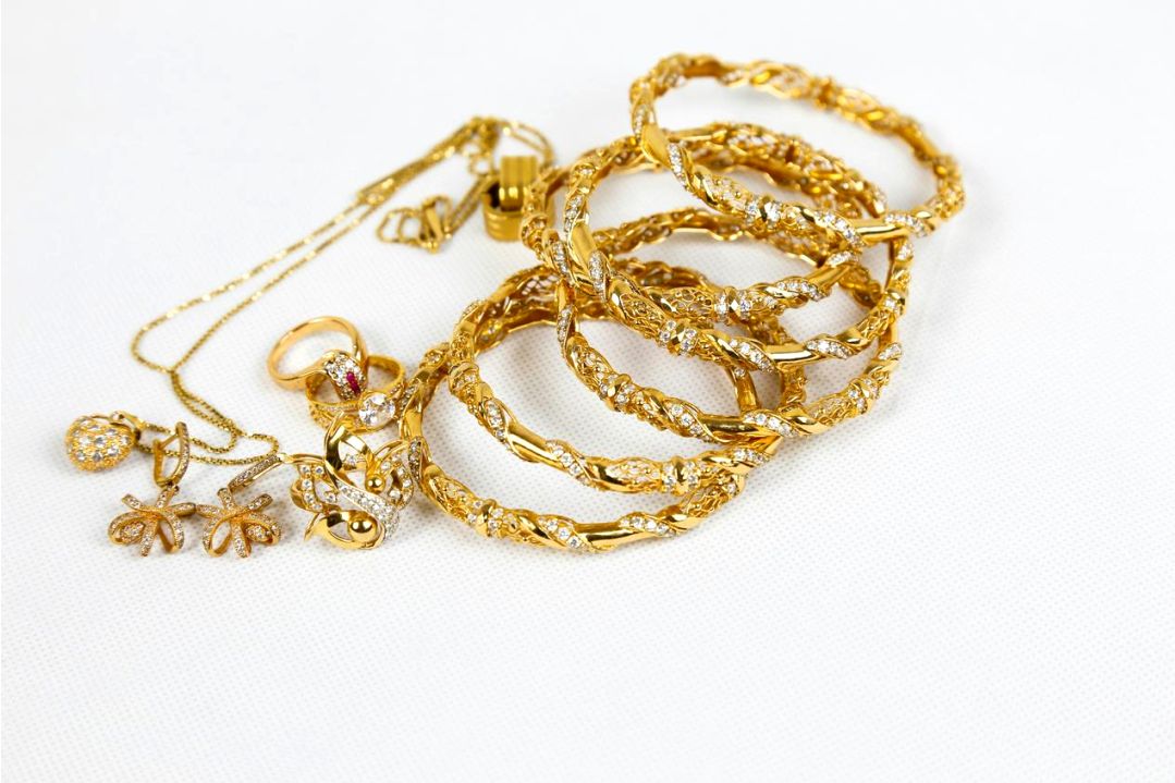 Yellow gold hammered band