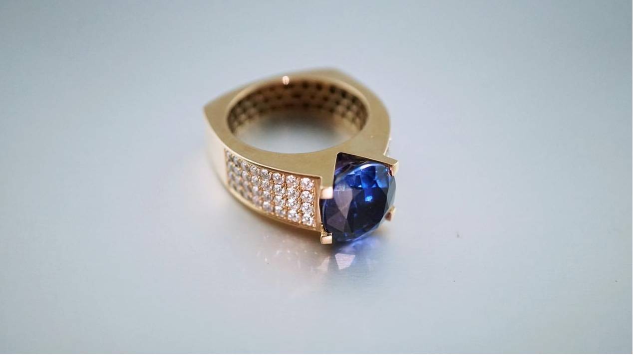 Textured gold ring with subtle diamonds