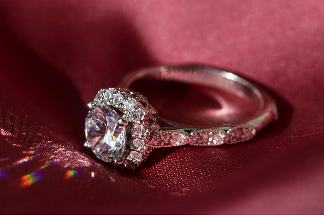 Round diamond engagement with contoured band